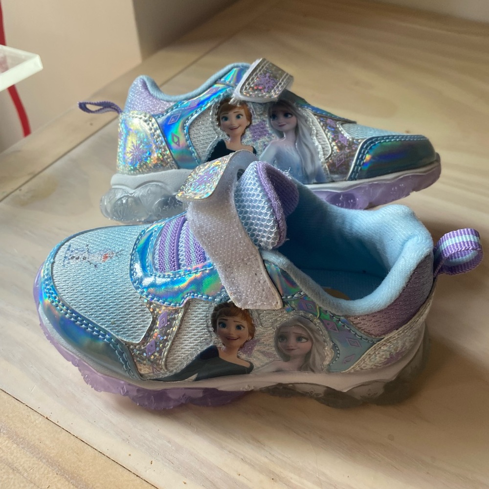Disney Toddler Girls Frozen Light Up Sneakers size 7